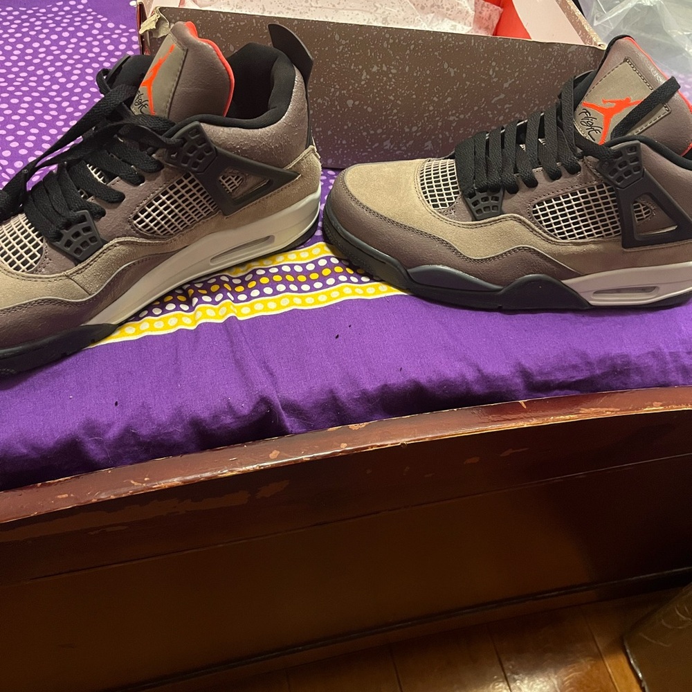 Air Jordan 4 Taupe Haze